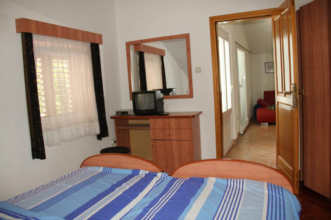 Apartmani Rasan Malinska Exterior foto